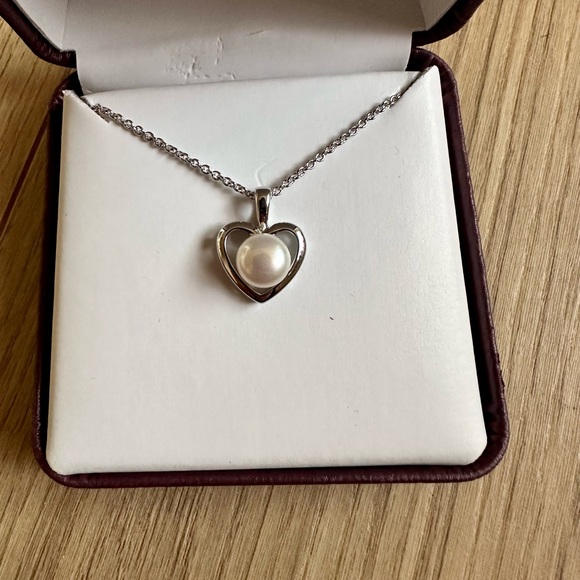 Helzberg Diamonds Freshwater Pearl Heart Shaped Pendant Necklace In 925 Silver - Picture 2 of 3